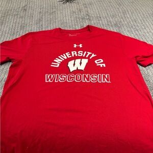 I’m Under Armour LG Men's Red University of Wisconsin Tee